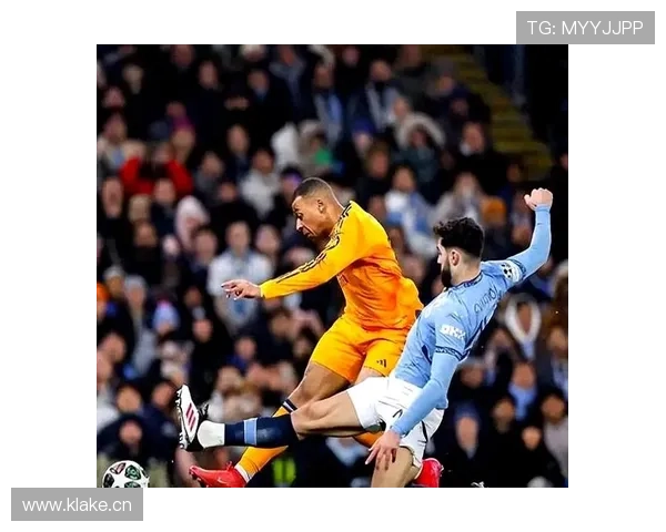 贝林厄姆与C罗的较量：新时代足球天才在赛场上的表现值得关注