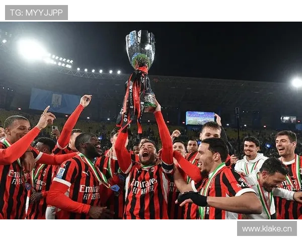 AC米兰豪掷巨资新赛季夺冠无望！球迷心碎战术混乱，到底是谁的锅？