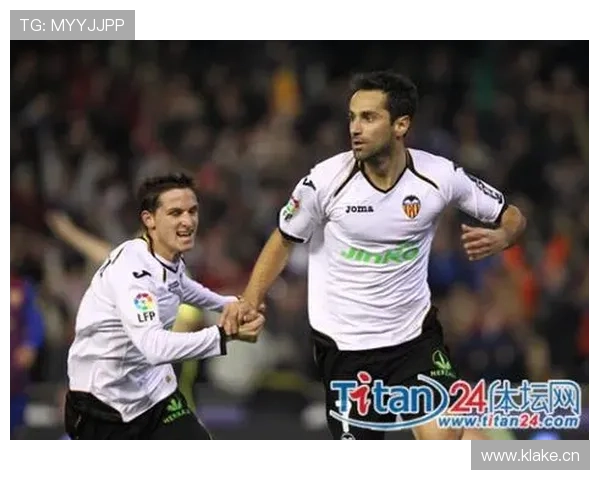 瓦伦西亚球迷抗议持续,俱乐部内部稳定性面临考验 瓦伦西亚球迷抗议持续,俱乐部内部稳定性面临考验