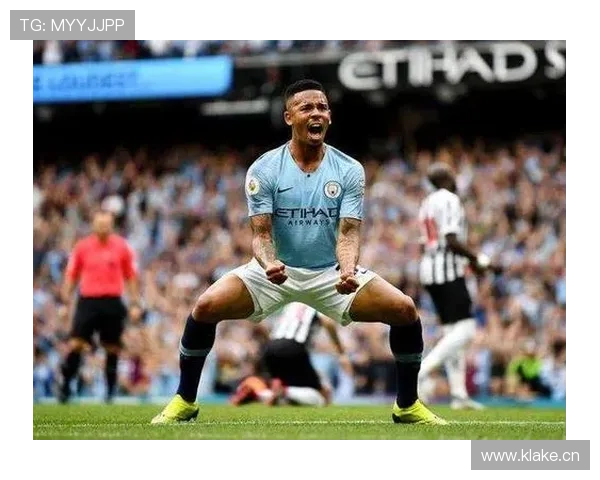 伊萨克与热苏斯对比：终结者风格与多功能前锋的战术角色差异分析