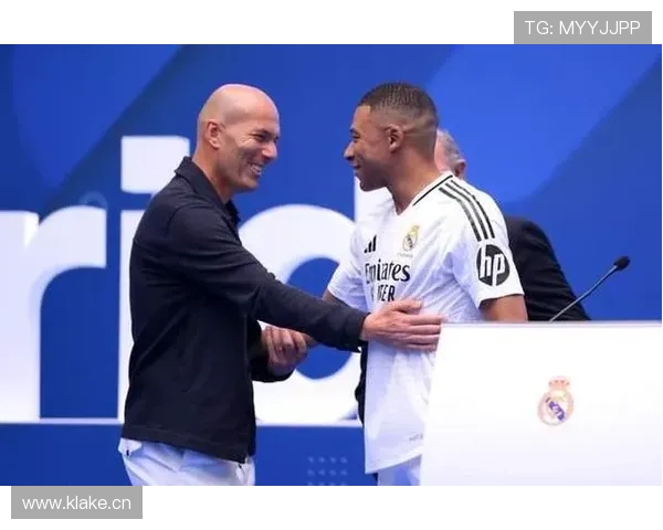 姆巴佩与齐达内:法国领袖进攻角色及时代适配性对比分析 姆巴佩与齐达内:法国领袖进攻角色及时代适配性对比分析