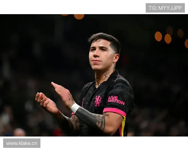 恩佐·费尔南德斯是否被低估?中场控场能力与体系价值解析 恩佐·费尔南德斯是否被低估?中场控场能力与体系价值解析